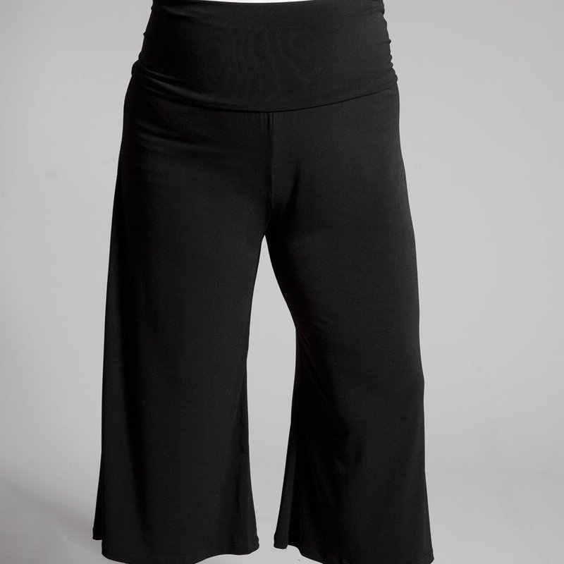 Sealed With A Kiss Essential Gaucho Pants In Black