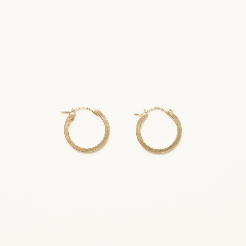 Shapes Studio Everyday Closed Hoop Earrings In Gold