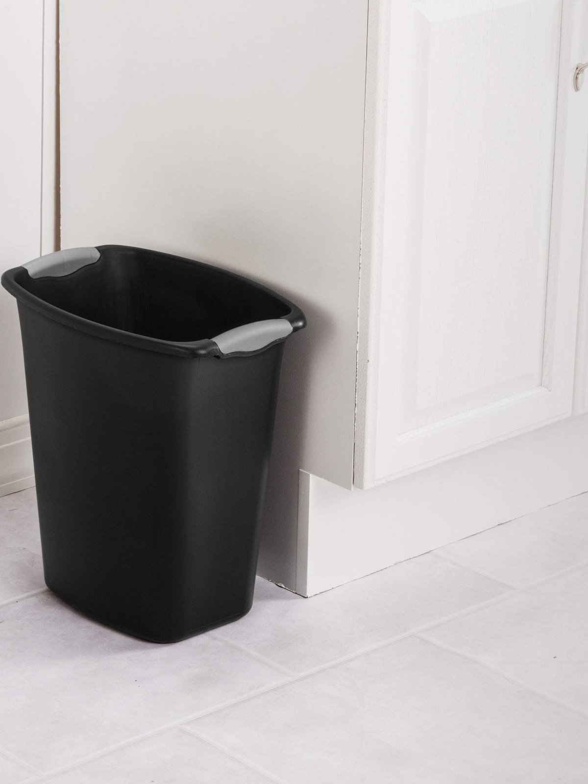 Sterilite 3 Gal Trash Can 11.4 L Capacity Black Waste Basket 