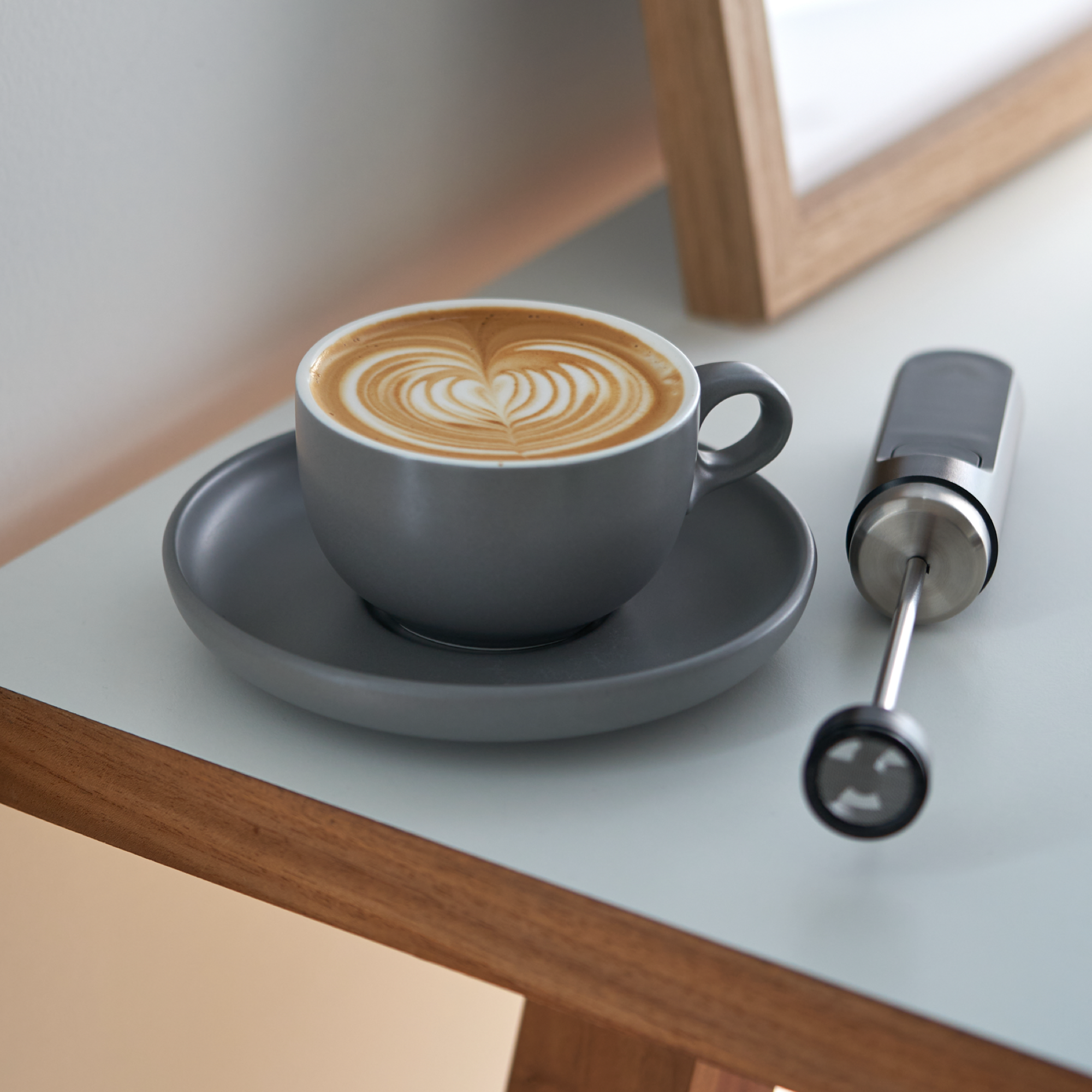 This handheld milk frother creates café-quality microfoam milk for latte art