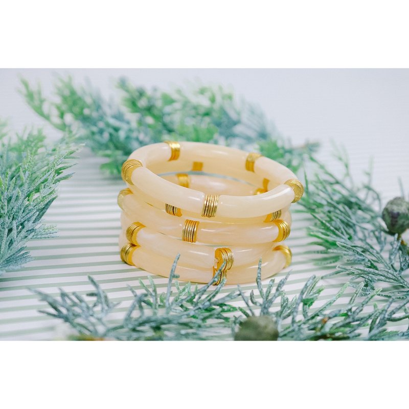 Taylor Reese Acrylic Bamboo Stretch Bracelet In White