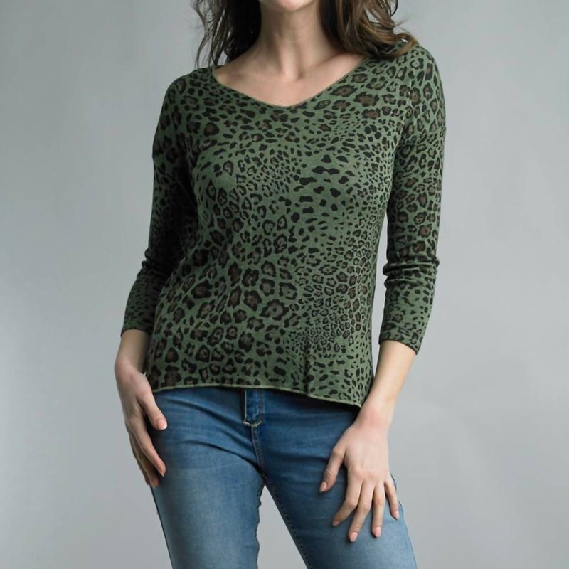 Tempo Paris Leopard Print V Neck Sweater In Green