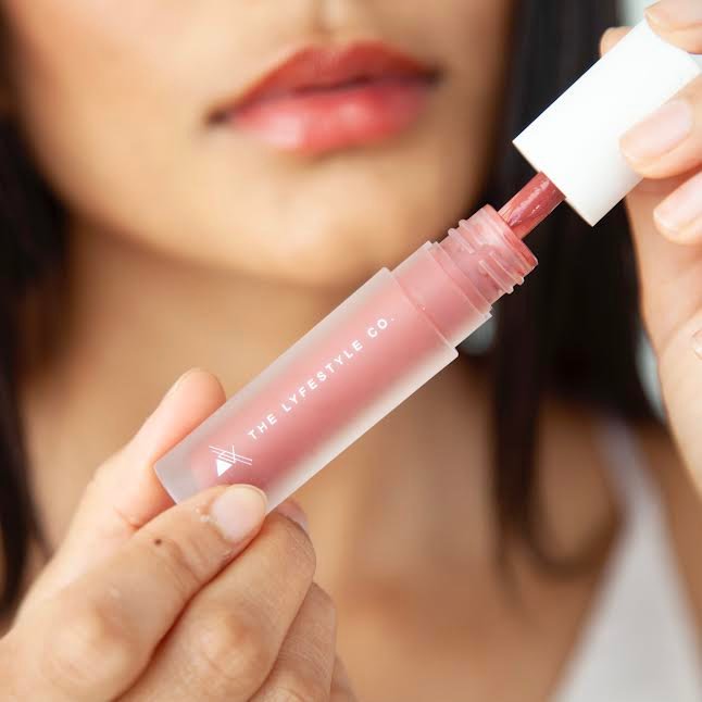 The Lyfestyle Co. Intention Barely There Lip Oil In Pink