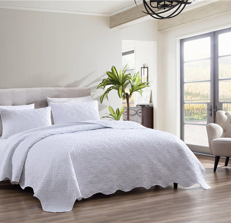 The Nesting Company Ivy 3 Piece Scalloped Bedspread Set In White