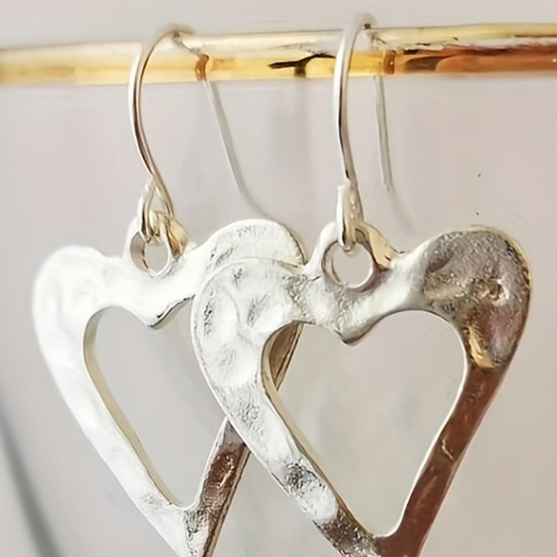 Threaded Pear Hollowed Heart Shape Earrings In Metallic
