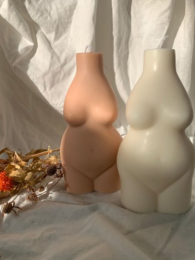 Yui Brooklyn Big Curvy Body shaped Soy & BeesWax Candle product